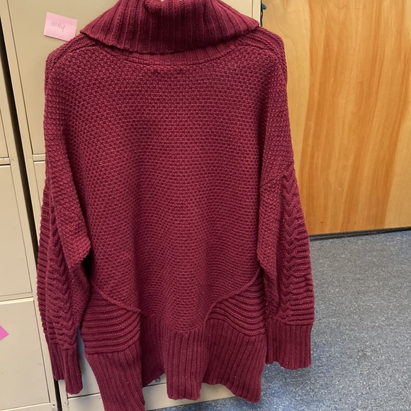 Woman’s knit sweater - Picture 2 of 6